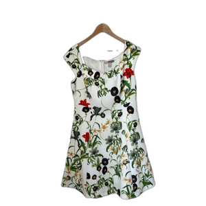 Forever 21 floral a-line dress with sweetheart neckline, capped sleeves. Size L